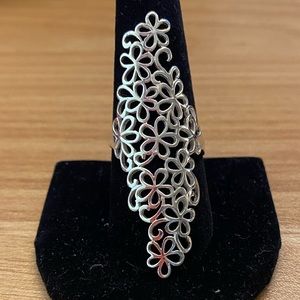 Beautiful 925 sterling silver intricate ring